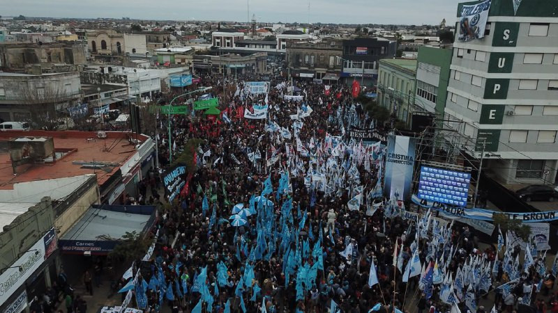 Una verdadera multitud para reconstruir el futuro y organizar la esperanza