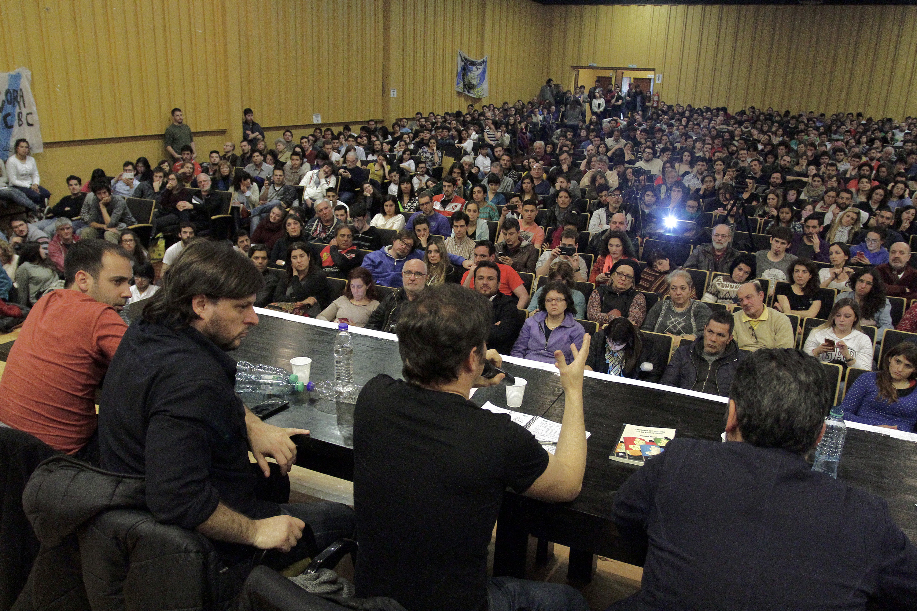 Una multitud participó del Foro para la Construcción de una Mayorí­a Popular