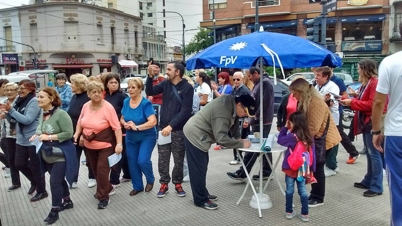 MASIVA VOLANTEADA EN LA CIUDAD CONTRA EL TARIFAZO