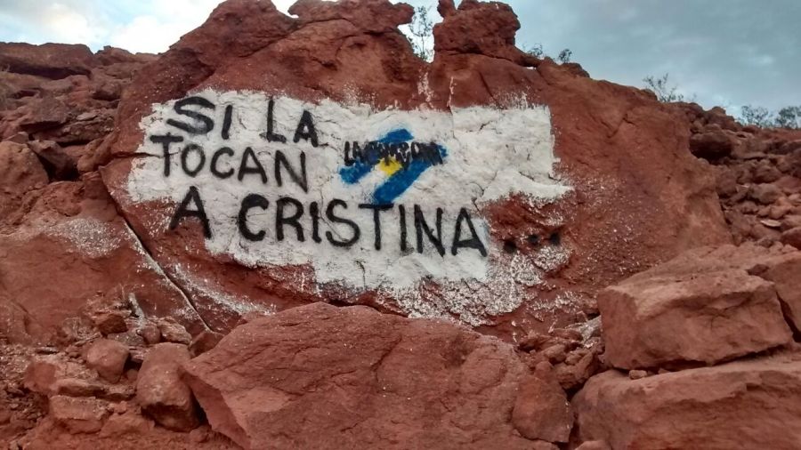Miles de pintadas en todo el paí­s rechazan llamado a indagatoria de Cristina
