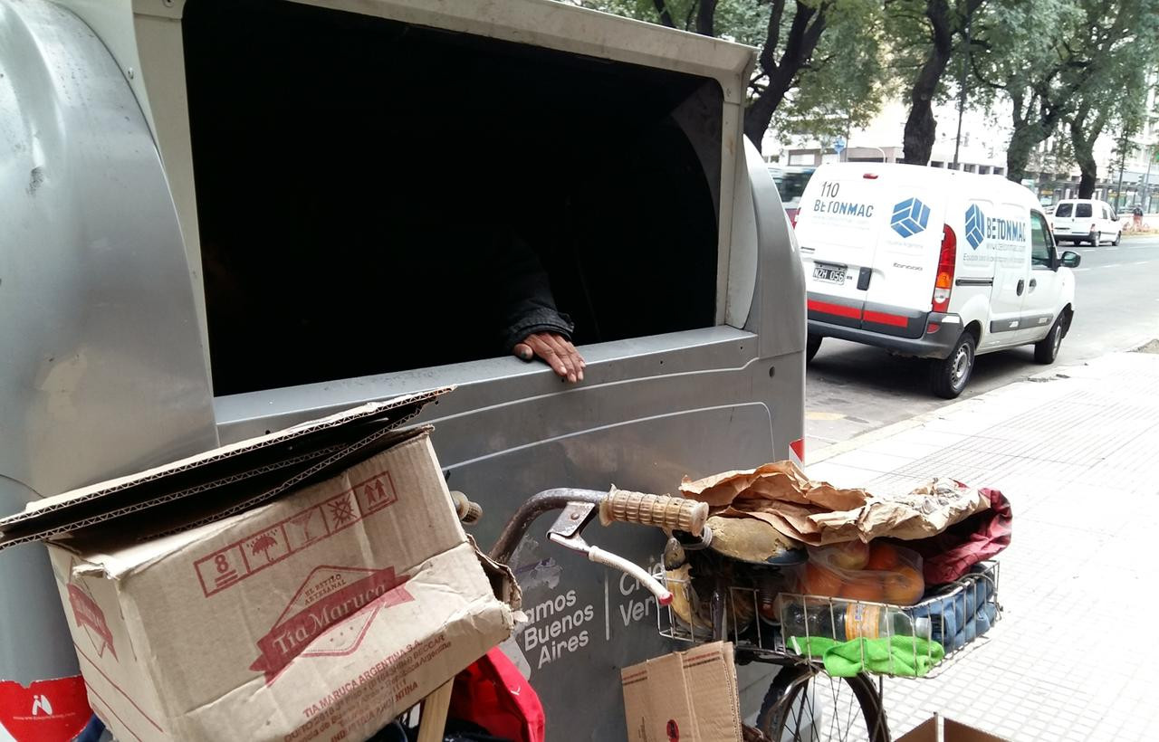 En Argentina un millón de chicos y chicas se van a dormir sin comer