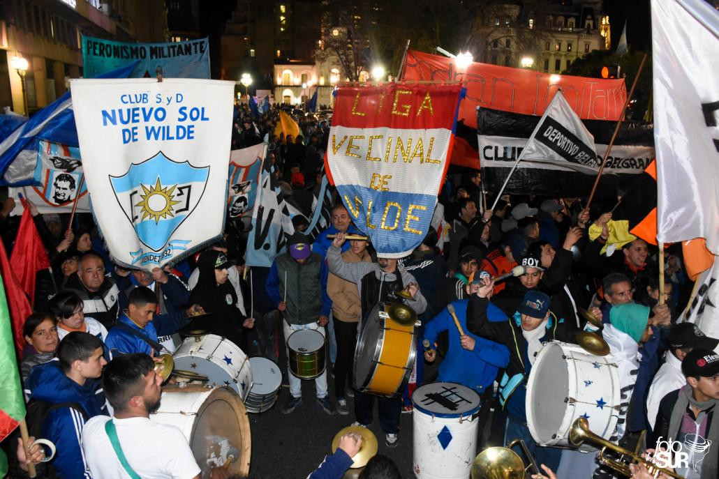 Clubes de barrio marcharon a Plaza de Mayo contra el tarifazo
