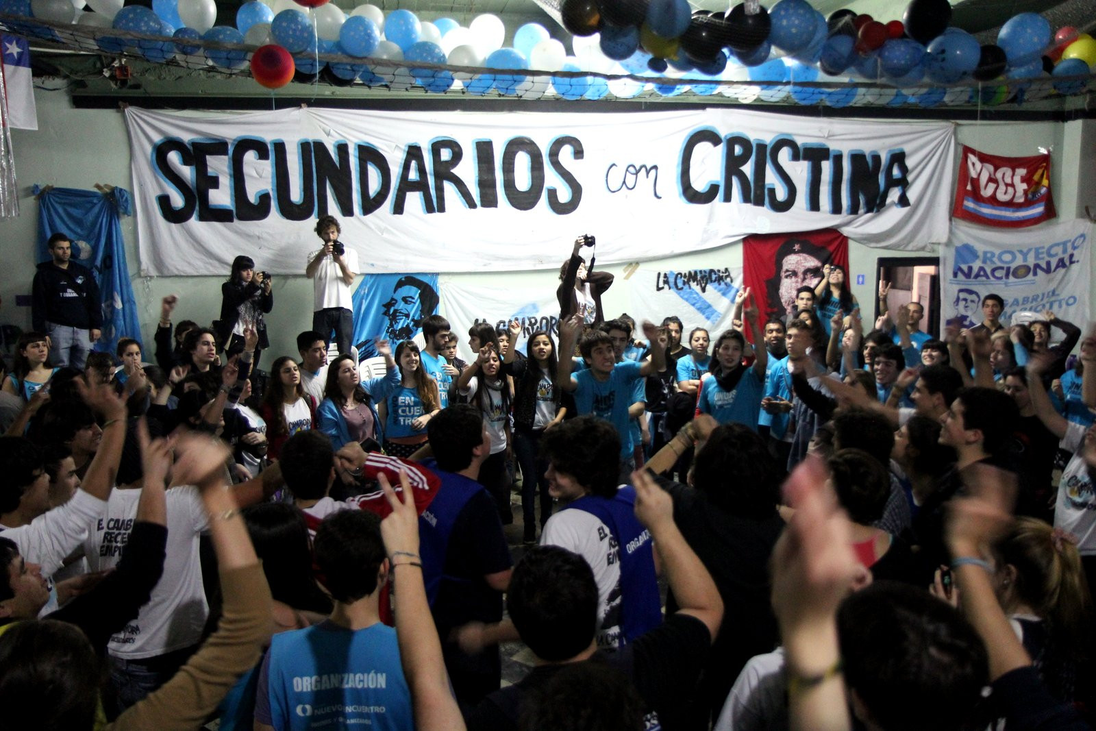 LOS PIBES DEBATEN Y CONSTRUYEN FUTURO