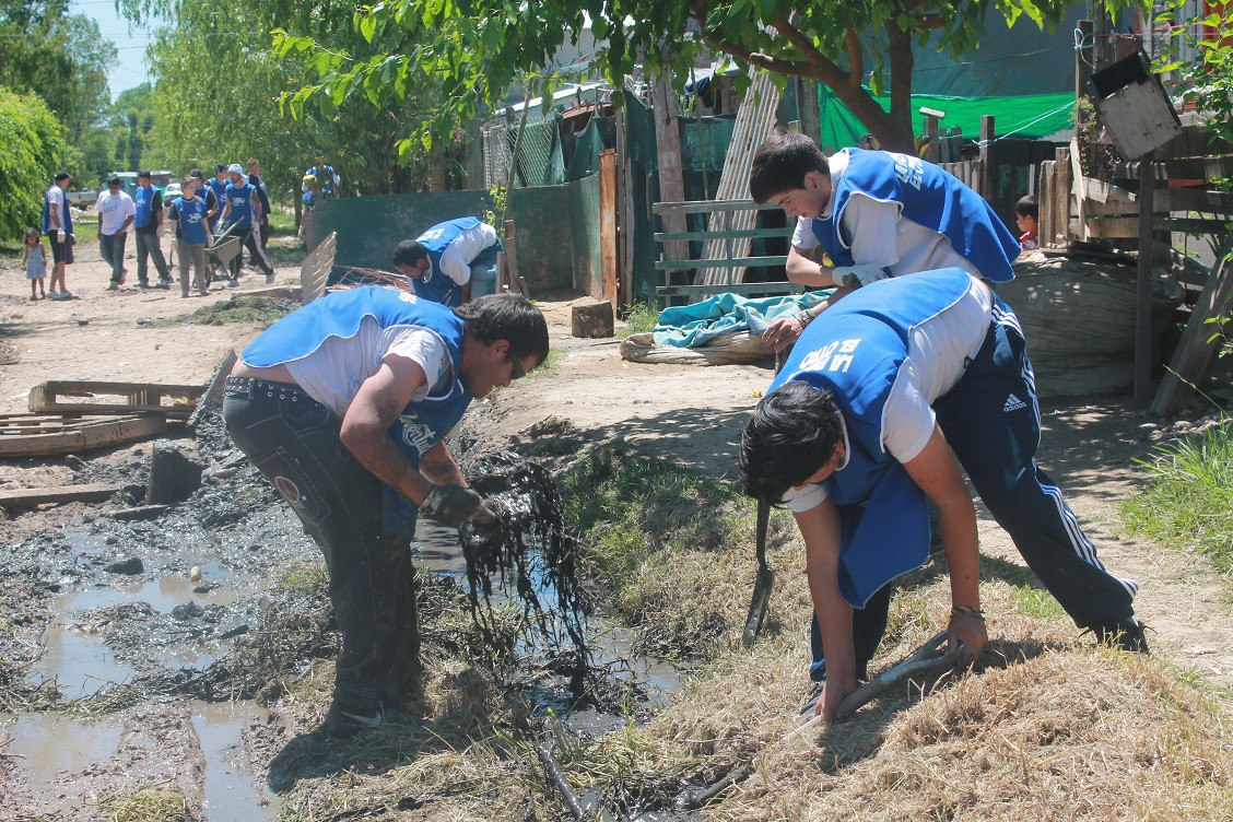 Continúan las jornadas en barrios inundados