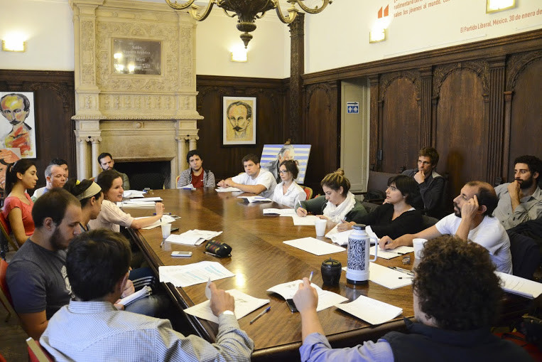 La militancia debate la polí­tica internacional