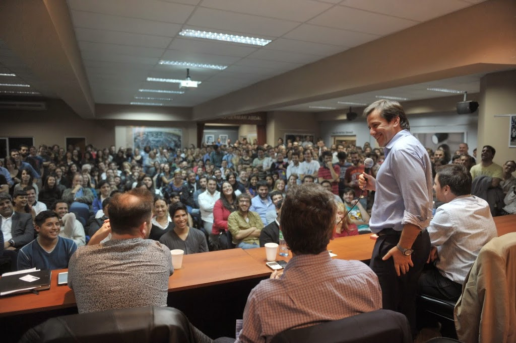 La militancia unida y organizada por la ciudad!