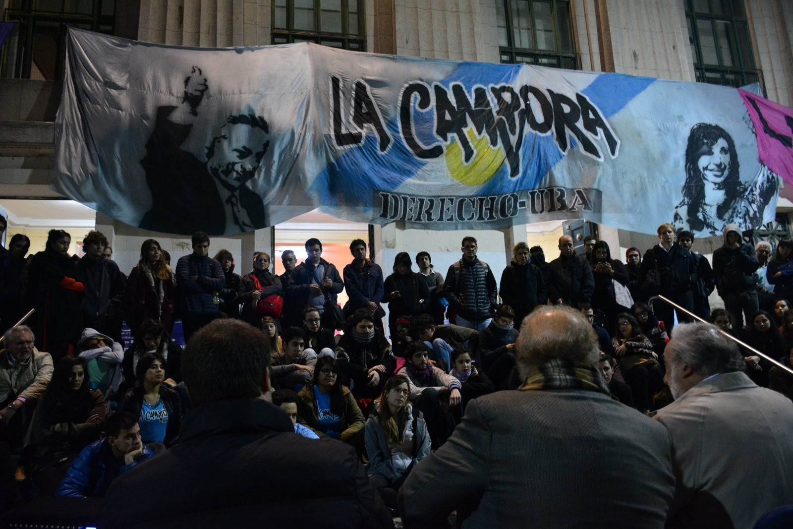 Eso de andar haciendo universidades por todos lados