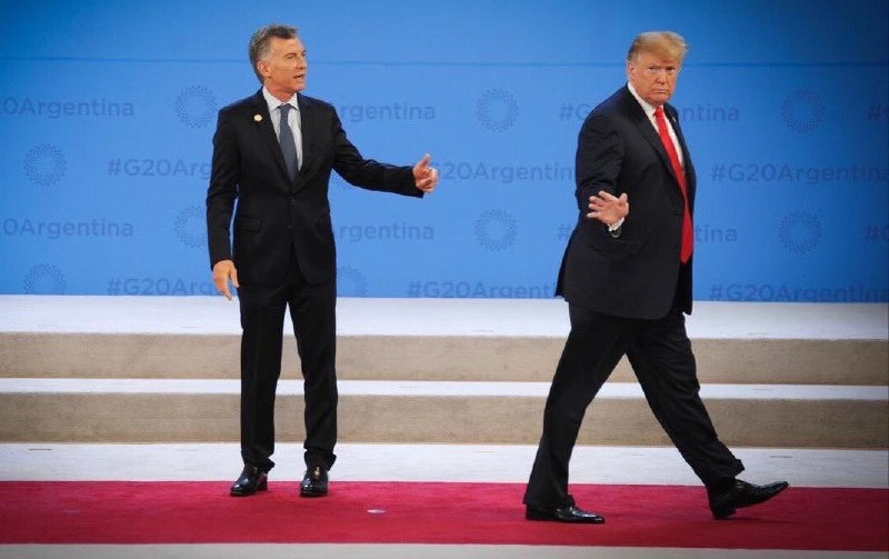 Macri entrega a la Argentina atada y con los ojos vendados al FMI y al neoliberalismo