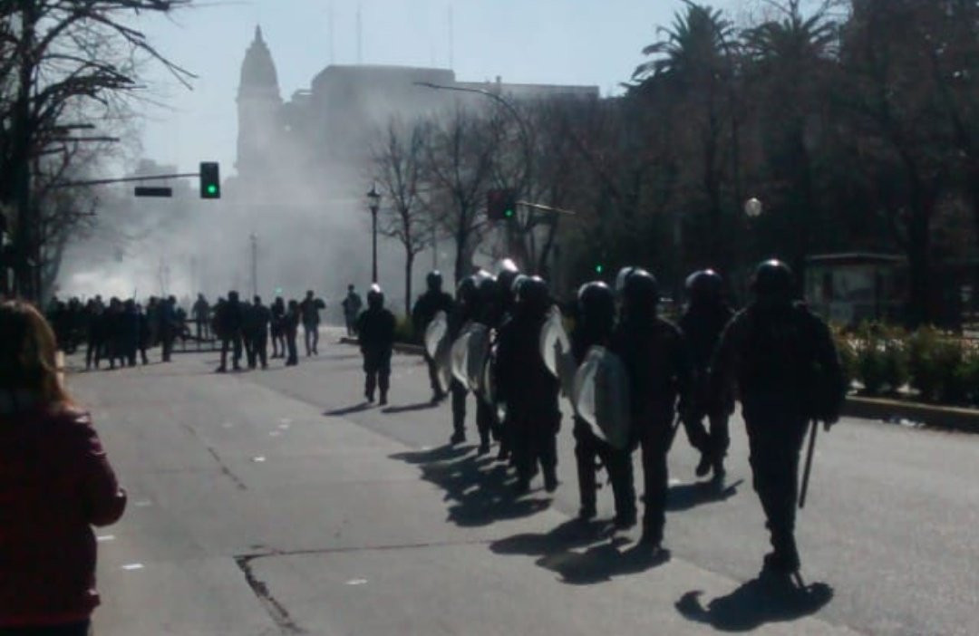 Débiles con los poderosos y fuertes con los débiles