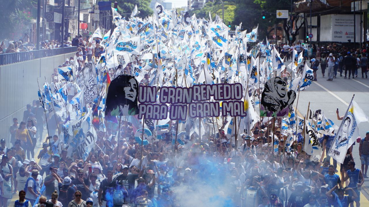 Defendemos la Patria. Caminamos por los 30.000. Queremos a Cristina
