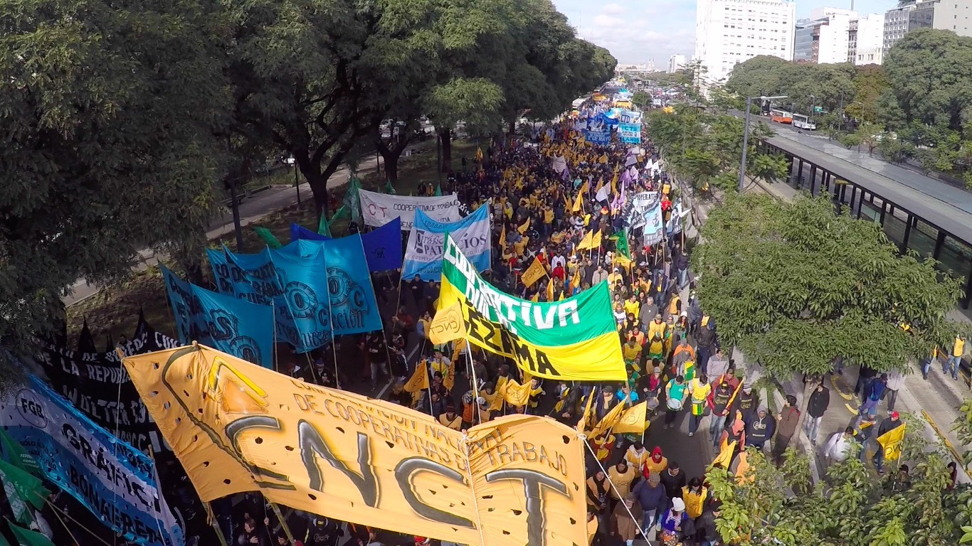 Masiva movilización de cooperativas "en defensa del trabajo"