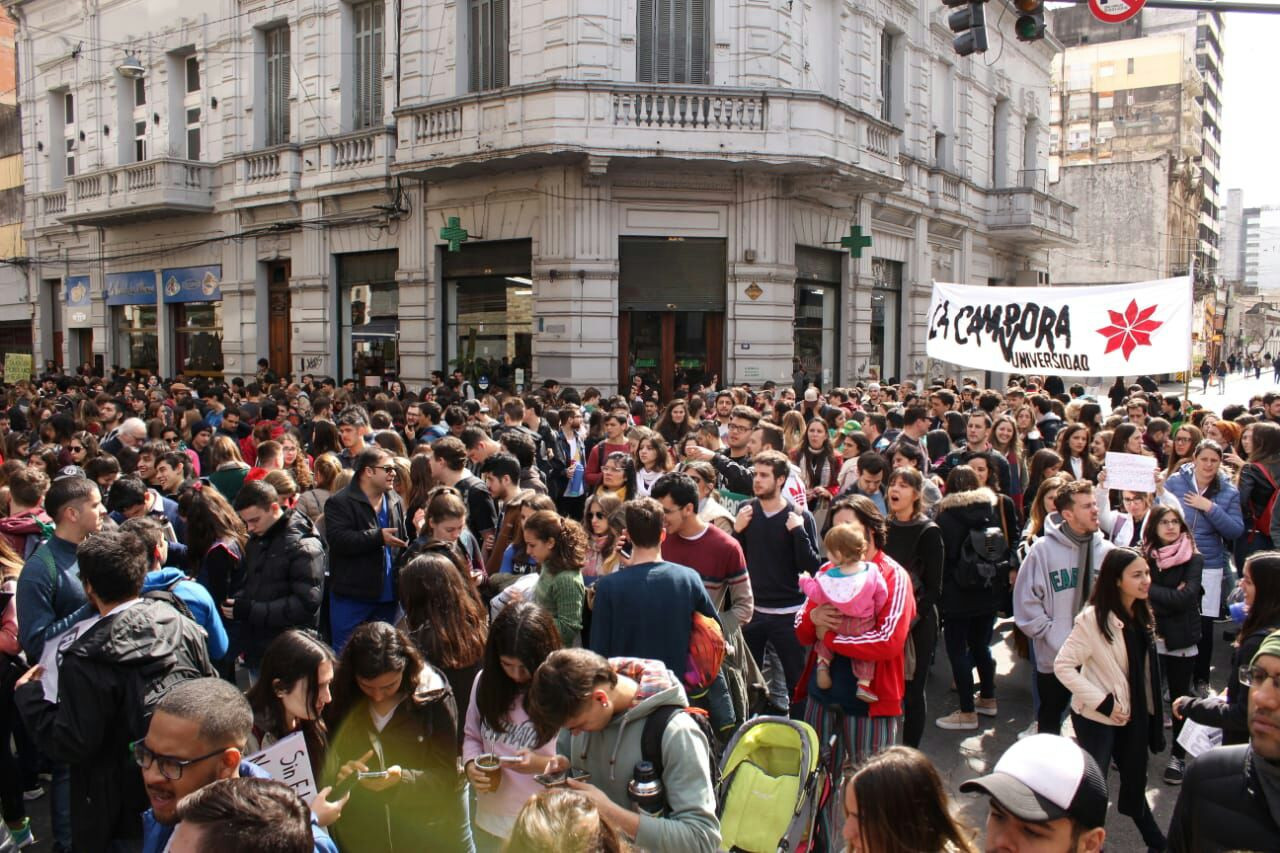Marchas en todo el paí­s en defensa de las Universidades Públicas