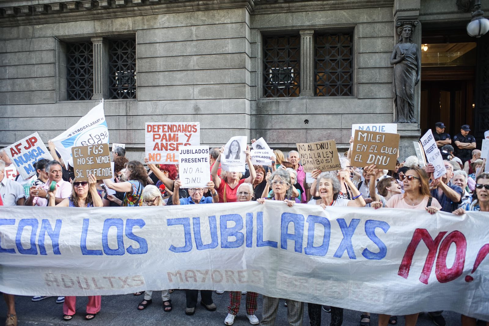 Motosierra para jubilados y barrios populares