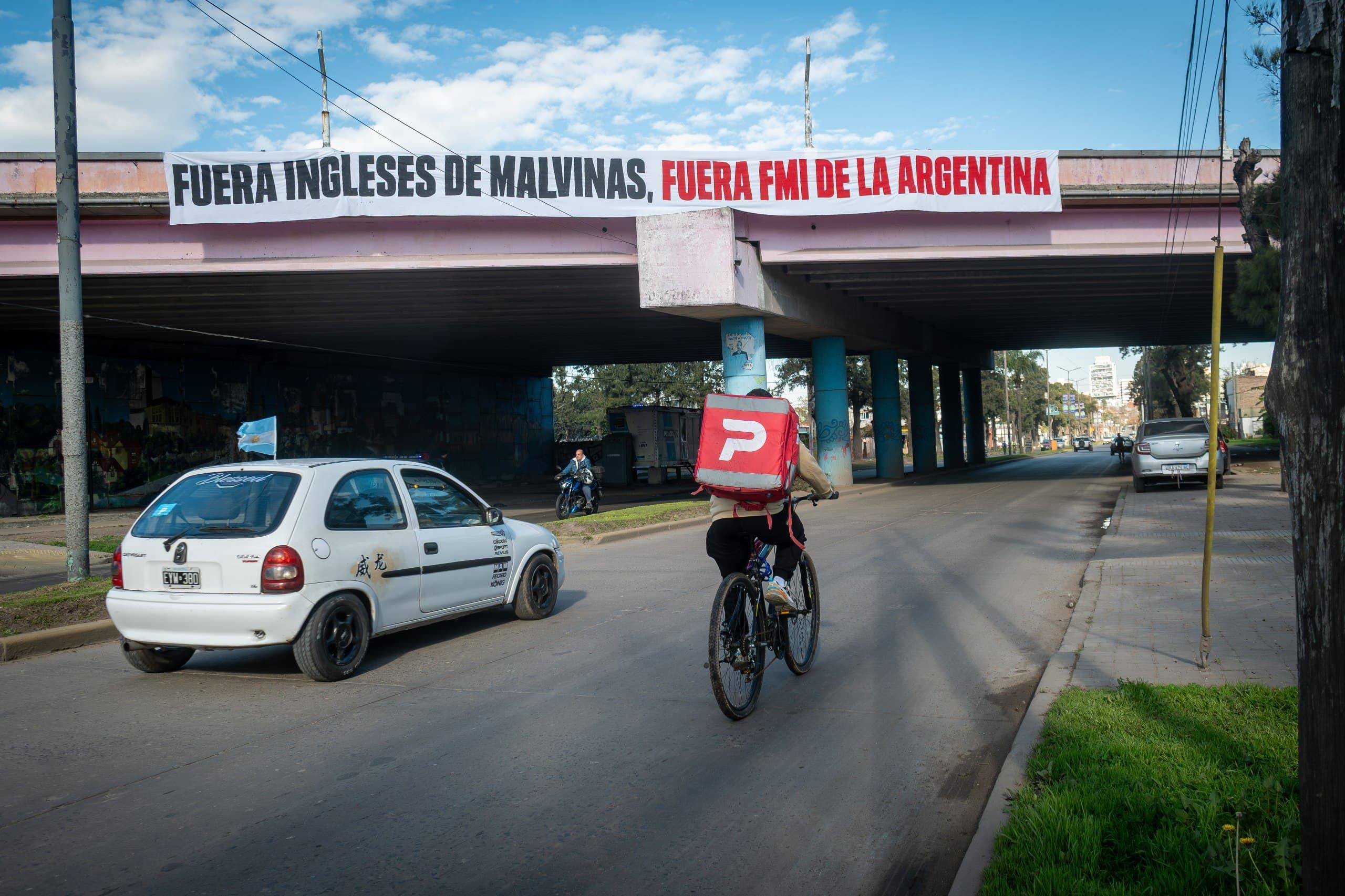 Fuera ingleses de Malvinas, fuera FMI de la Argentina