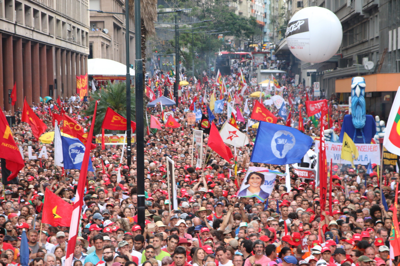 Acompañando la lucha de Lula y el pueblo en Brasil