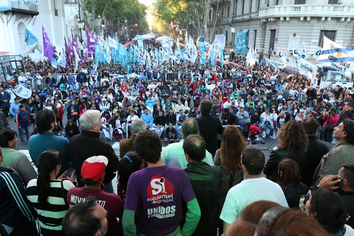 Miles de militantes en el histórico Congreso Villero Padre Mugica