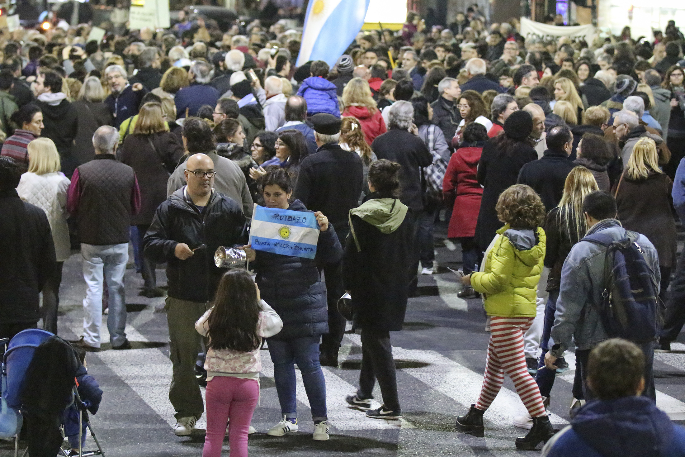 Segundo ruidazo contra los aumentos y un fuerte acompañamiento a Hebe de Bonafini