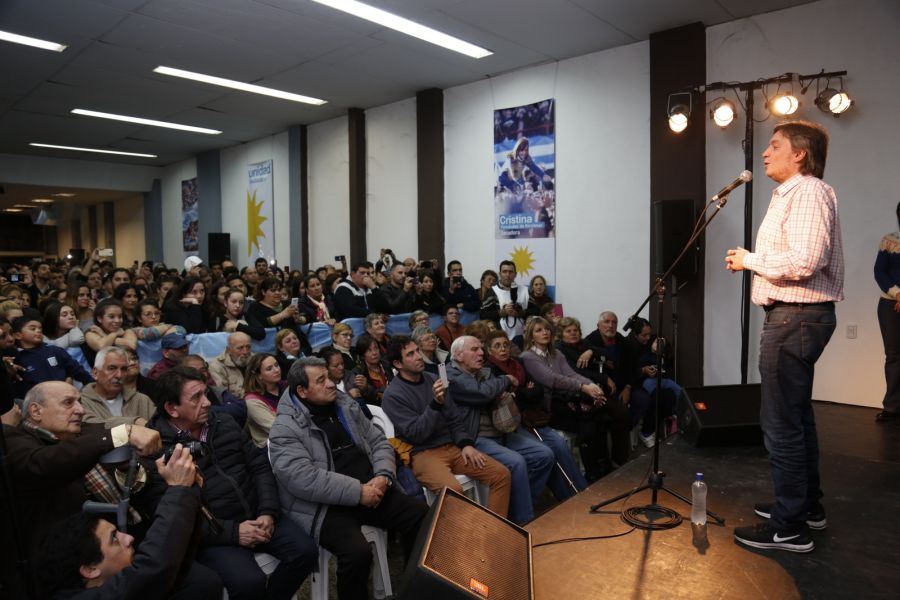 Máximo Kirchner: "Dejemos de ser juguetes de las circunstancias que nos quieren imponer"
