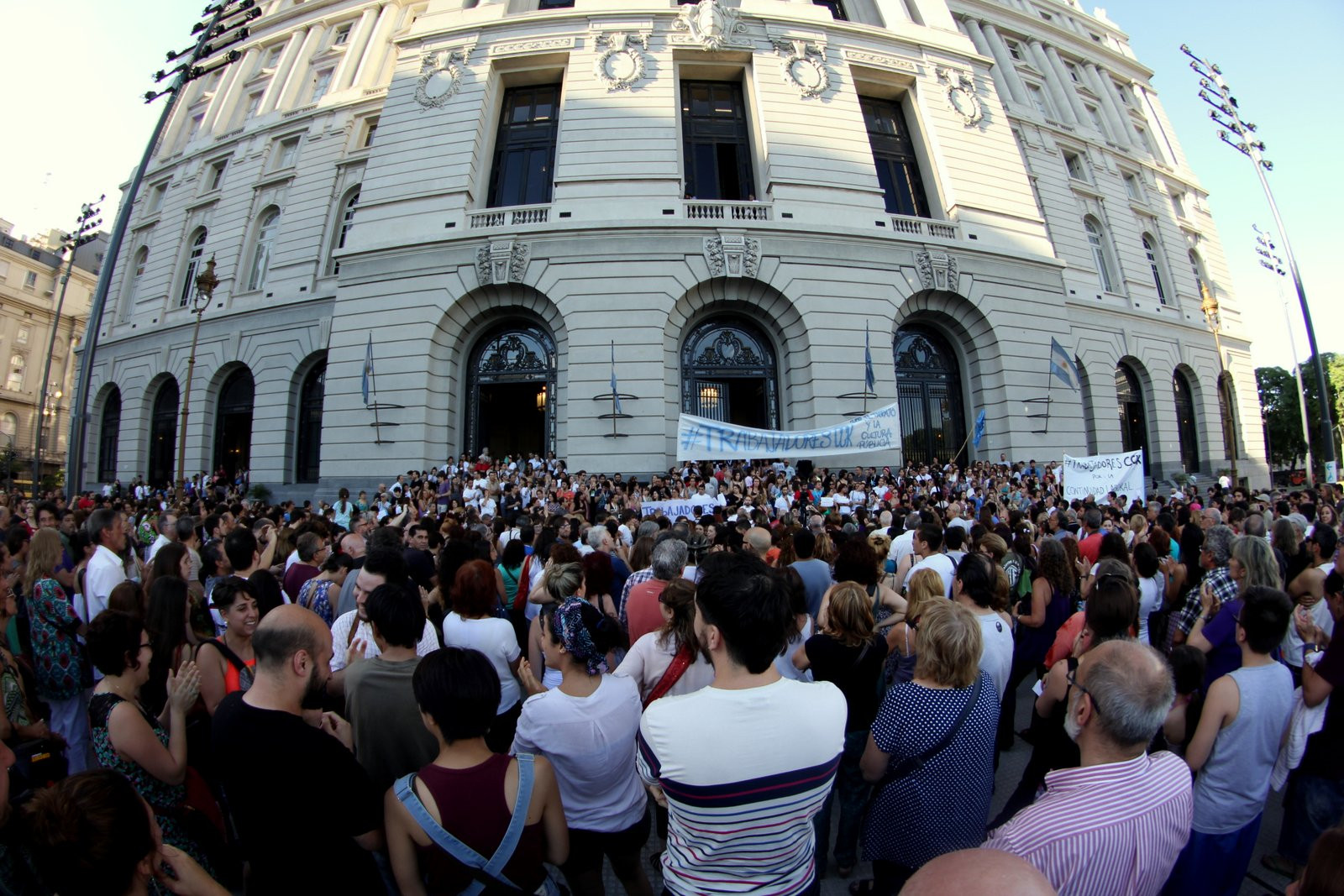 Manifestación por los cientos de despedidos en el CCK
