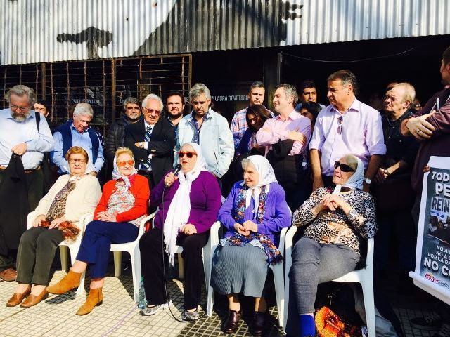 Conmovedor abrazo a las Madres en defensa de su histórica sede