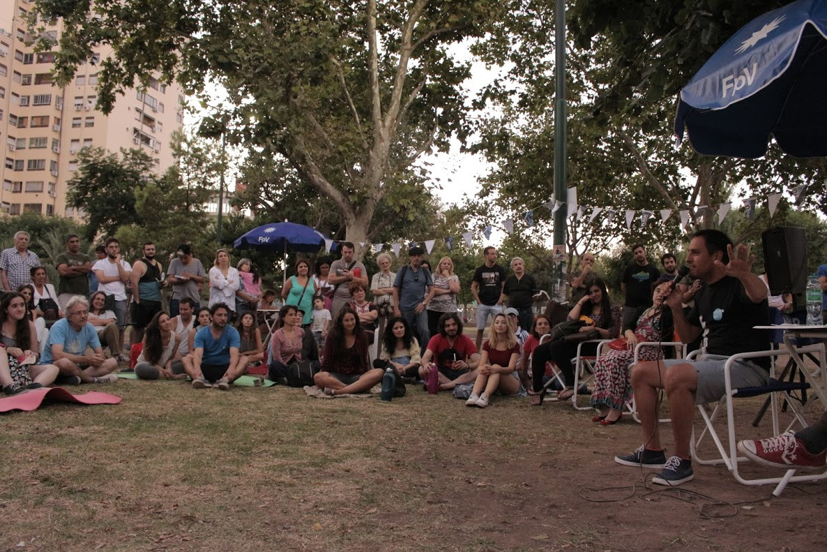 Mateada en la Comuna 13: Cabandié charló con los vecinos